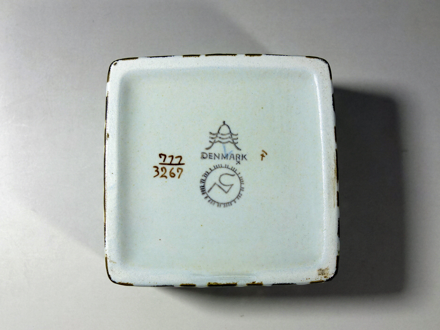 711-3267-d.jpg